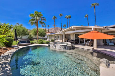 Private Sparkling Pool & Spa. An outdoor Oasis!  Easy entry to pool!