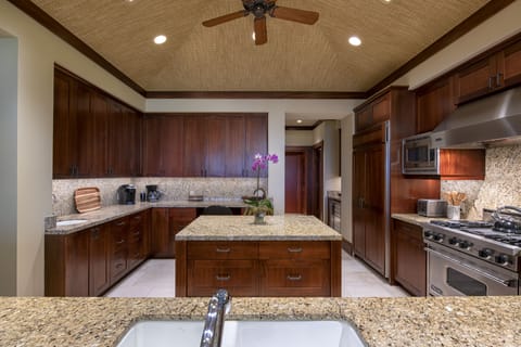 Large Chef's Kitchen 