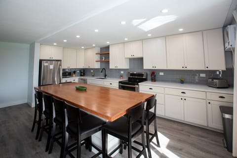 Gorgeous, spacious, and bright kitchen