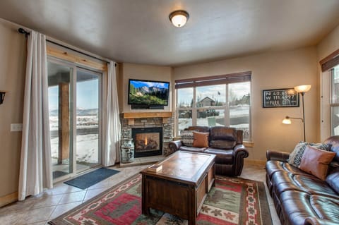 Bear Hollow 5557: Living Room: "Cozy setup with fireplace, overlooking outdoor patio through the window."