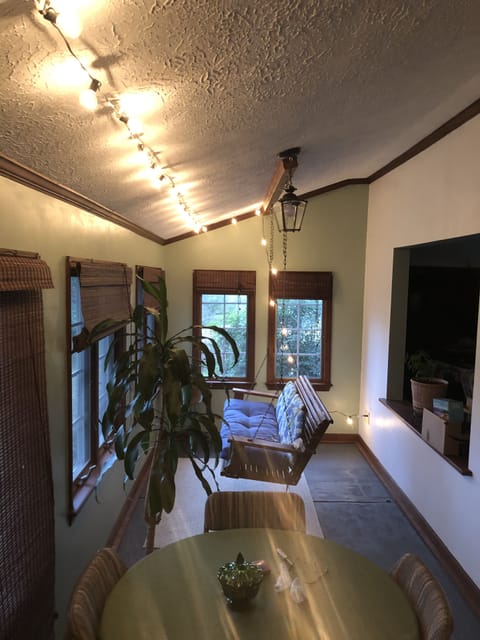 Porch swing