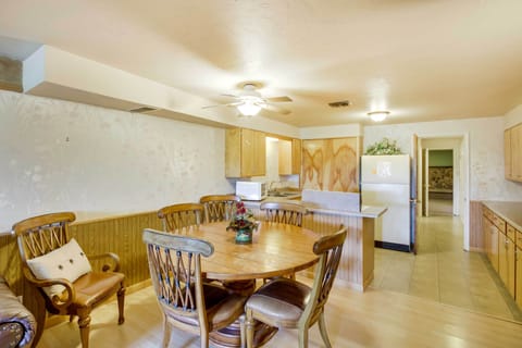 Dining Area | Dishes & Flatware Provided