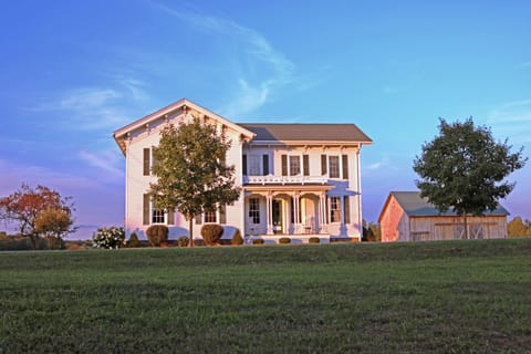 Roadside view of the Inn