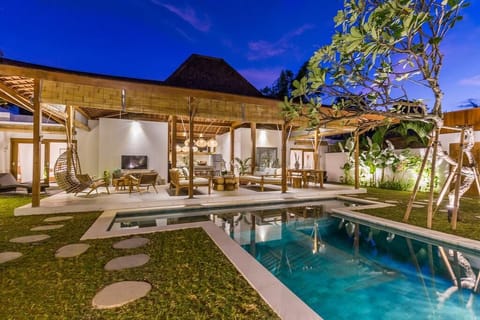 Private Pool and villa's front