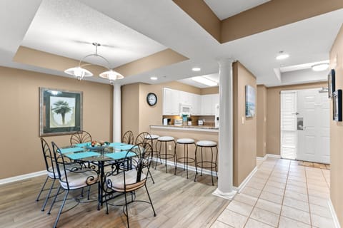 Dining Area & Fully Equipped Kitchen