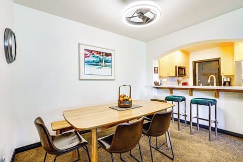 Dining Area | Dishware/Flatware Provided