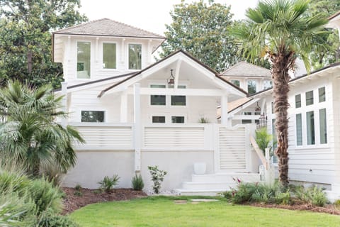 Lucia Bleu Cottage C Private Patio Entrance