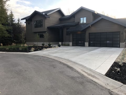 Street view of the home.