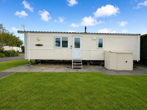 Looking for a last minute staycation? Head to Southview Holiday Park Skegness for a memorable caravan holiday in Lincolnshire, complete with outdoor adventures and easy access to the iconic Fantasy Island Skegness.