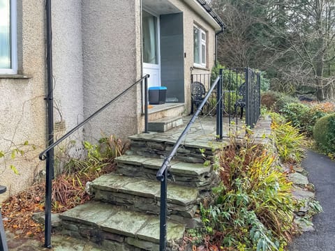 steps to the front door lovely garden | Sheilings, Loughrigg, near Ambleside