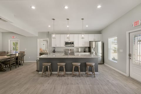 Modern Granite Island Seats 4