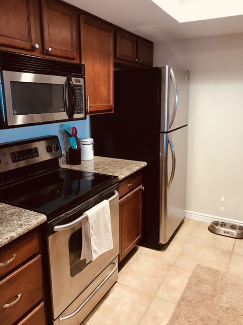 Fully stalked kitchen