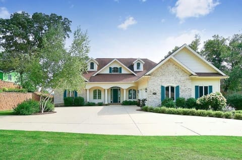 1.5 acres of yard, room for outdoor activities.