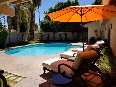 Oasis Pool, Spa and Yard