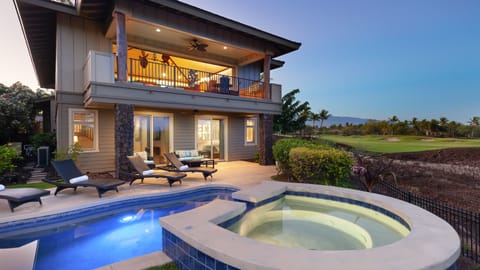 Welcome to 'Heavenly Days' at KaMilo with 270 degree views and privacy