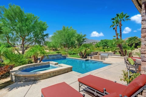 Relax and enjoy staying on the 1st hole of the Greg Norman course