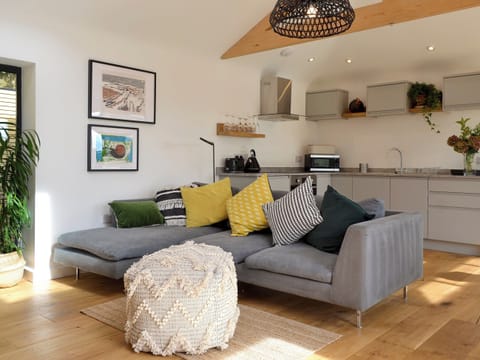 Bright and airy open plan living space | The Hen House - Highfield , Nancherrow, near Penzance