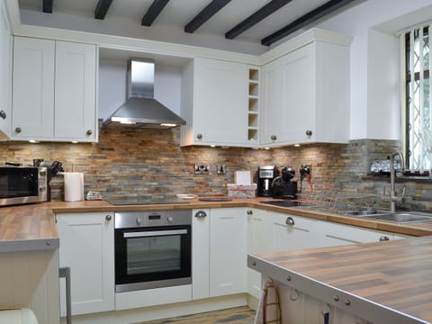 Kitchen | Llys Cyngar, Morfa Bychan, near Porthmadog