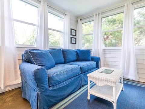 Whelk Come Inn - Front sun porch with sofa and TV