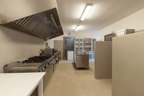 Todi House, professional kitchen (2)