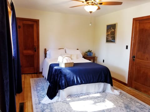 Master bedroom, queen foam mattress. 