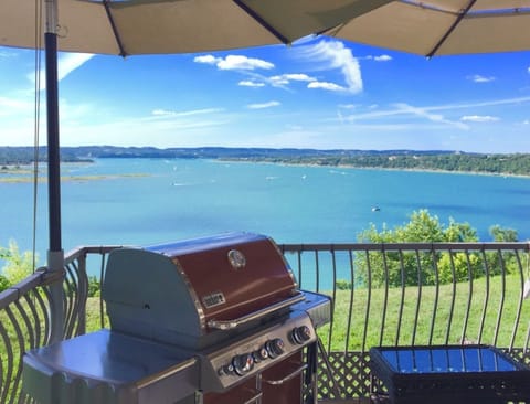 PATIO WITH VIEW TO THE LAKE