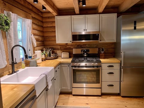 6afdcaa1-da04-4aac-a5db-eda7499403ce