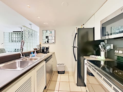 Fully equipped kitchen with Vitamix, Nespresso & Keurig for your convenience.