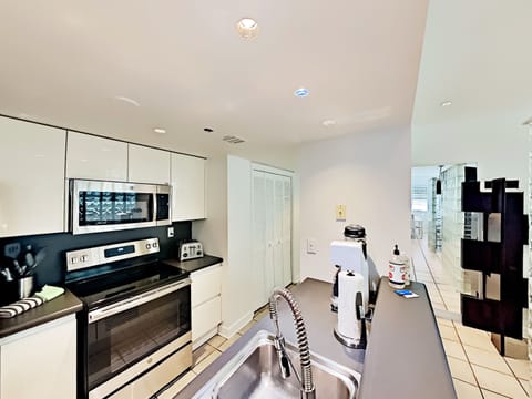 Fully equipped kitchen with Vitamix, Nespresso & Keurig for your convenience.