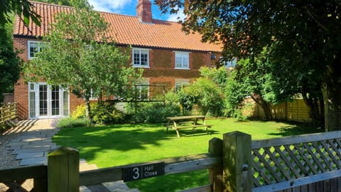 Large family house, sleeps 10 with 4 bathrooms. Private parking for 4 cars