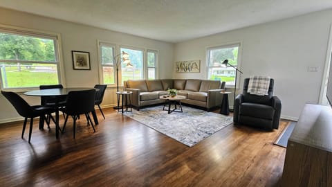 Welcome back to the second version of Poppy's Paradise! Fully updated in 2025!