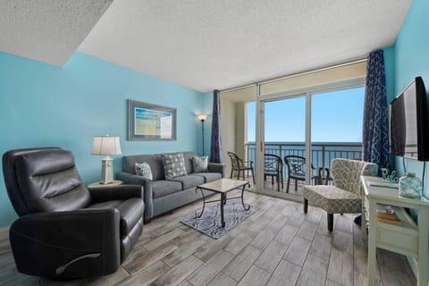 Book NOW! and get that beach vibe as you wake up in this amazing suite.