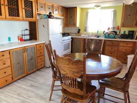 Kitchen with the necessity to cook great meals. Outdoor grill on site.