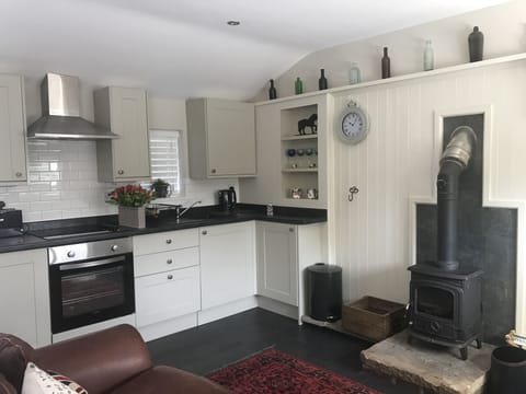 Fully fitted kitchen