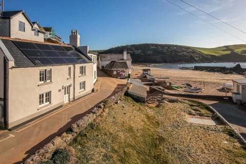 The Moorings - beach front location
