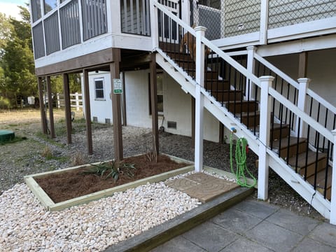 Hose and area to wash sand off your feet after a day on the beach