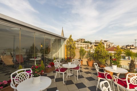 ROOF-TOP COMMON TERRACE