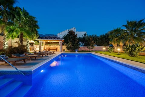 Villa Antura offers comfortable accommodation for 7 people, fully air-conditioned with free WiFi.