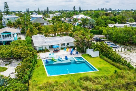 House with private swimming pool
