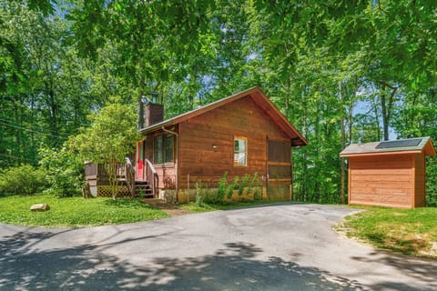 Tucked in nature with zero crowds—park right outside, breathe in the forest, and unwind.