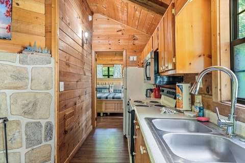 Coffee, cooking, or cocktails — make it yours with full kitchen amenities