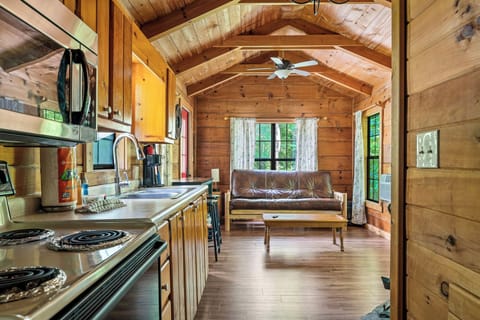Classic cabin charm meets spacious comfort — welcome to your home in the Smokies