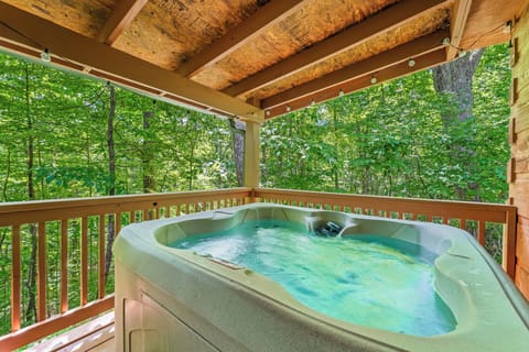Unwind in your bubbling hot tub under a canopy of trees — stargazing encouraged