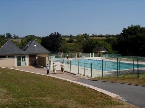 Fresnay-sur-Sarthe outdoor pool. 