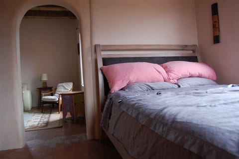  Queen bed with all cotton bedding .
Dogs are not allowed on any furniture.