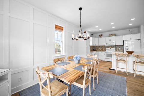 Dining - Offering Seating for Six