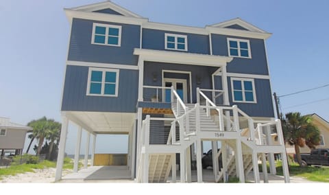 Front exterior, bayside
