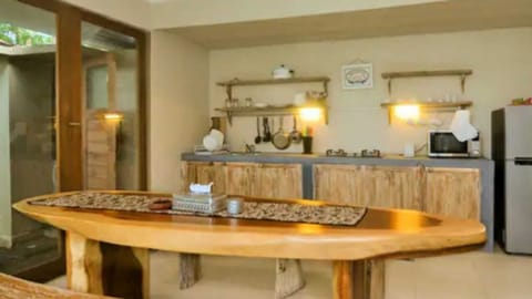 Kitchen n Dining Table