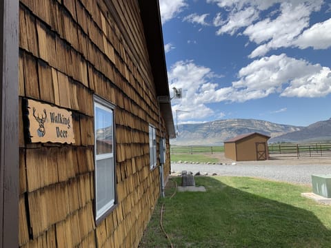 Welcome to Walking Deer! Enjoy mountain and lake views!