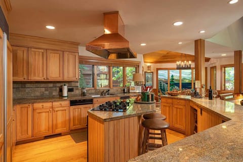 Great kitchen for cooking and socializing. 